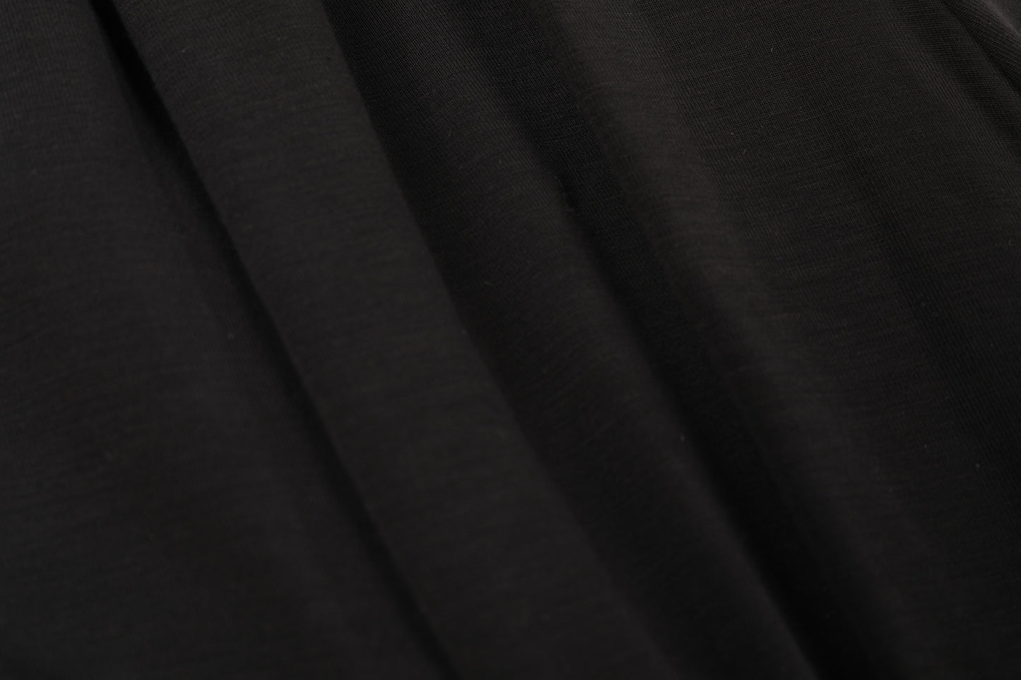BLACK CONVERTIBLE JERSEY TIE SHIRT