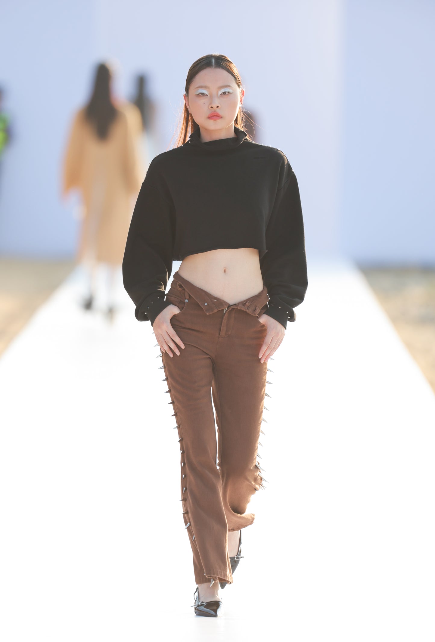 THE CARAMEL SPIKE JEANS