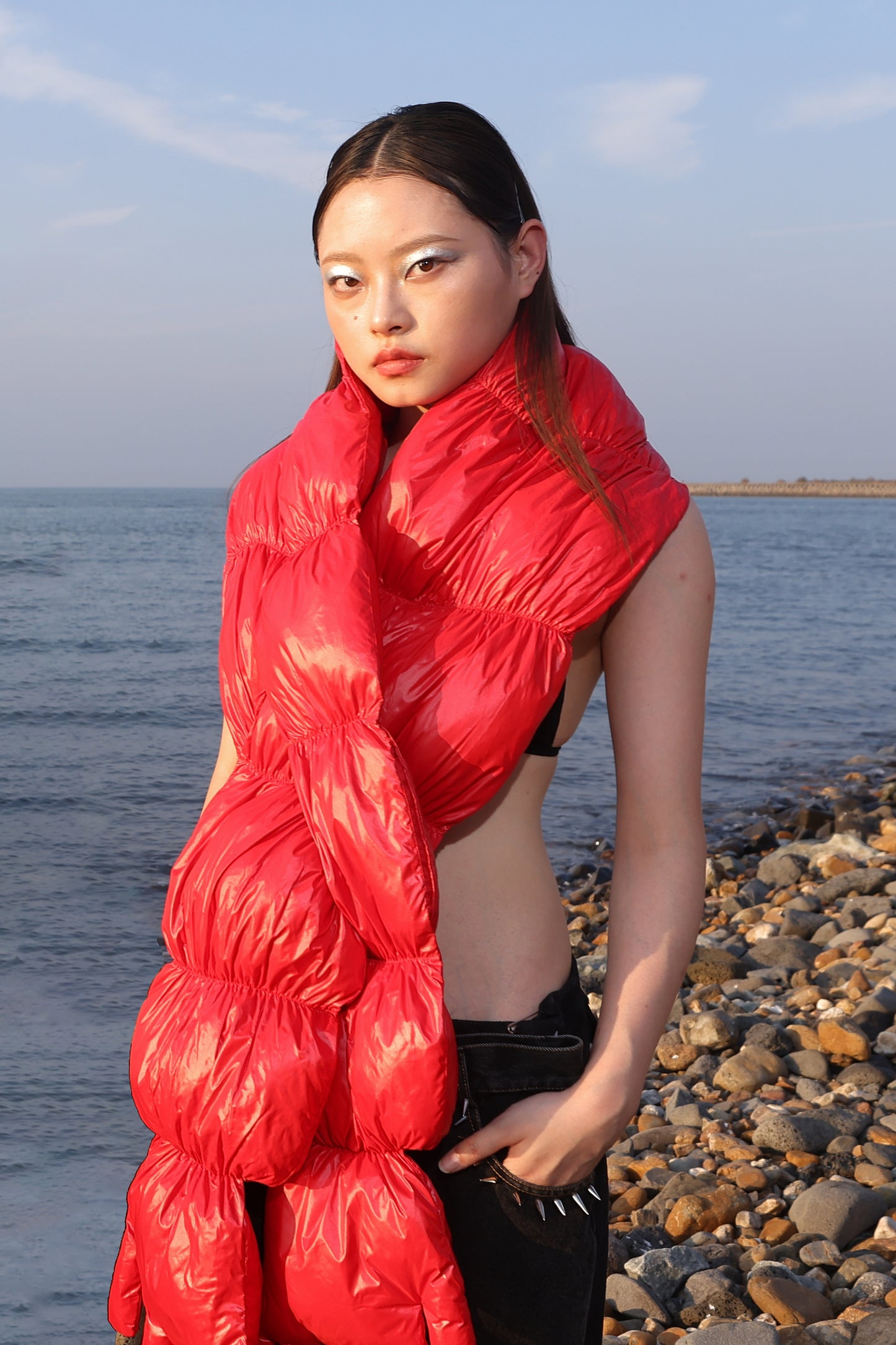 RED QUILTED NYLON HANDS PUFFER SCARF